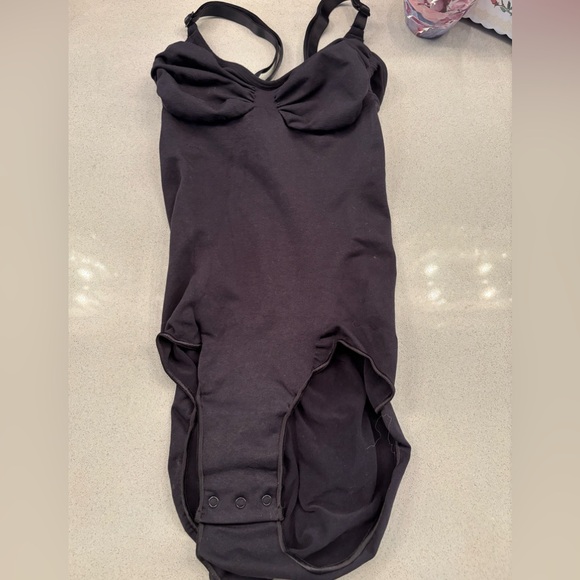 SKIMS bodyshaper-FLAWED - Picture 1 of 5